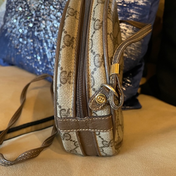 Vintage Gucci Canteen Crossbody - ➡️ main callout strap stays curled ⬅️ - Picture 5 of 14